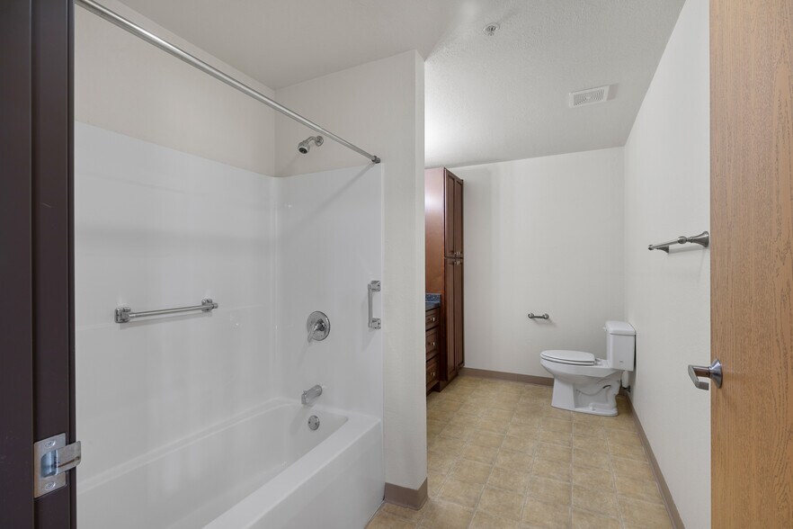 More Photos Of 1120 E Parkway Ave, Oshkosh Multifamily For Sale