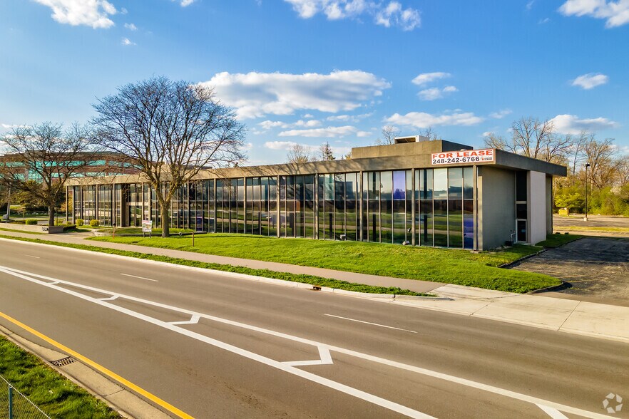 More Photos Of 26250 Northwestern Hwy, Southfield Office For Sale