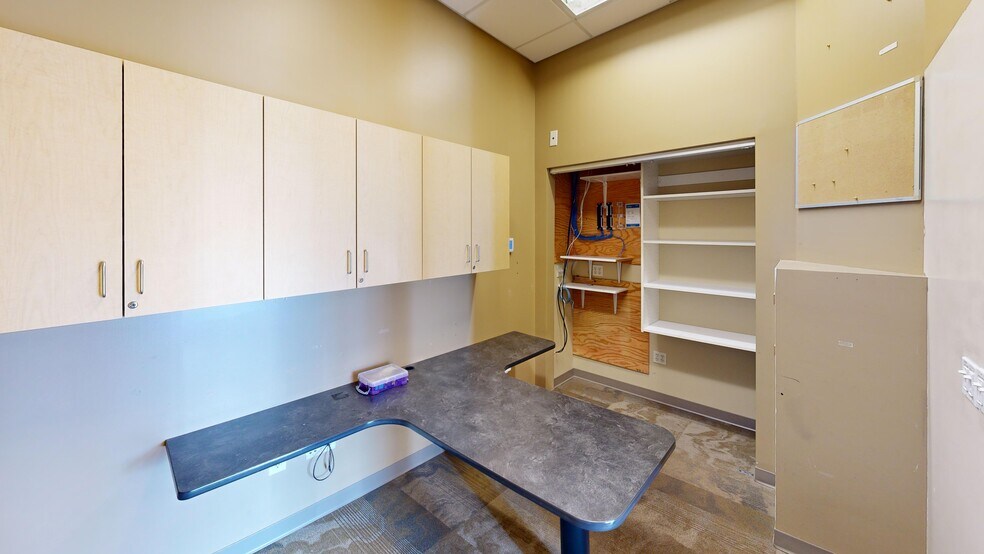 More Photos Of 1125 E Dupont Rd, Fort Wayne Unknown For Lease