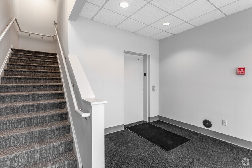 More Photos Of 67 Federal Rd, Brookfield Storefront Retail Office For Lease