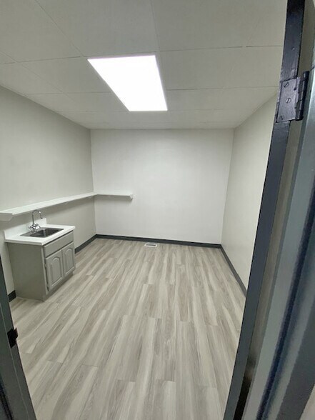 More Photos Of 3165 Myrtle Ave, Granite City Medical For Lease