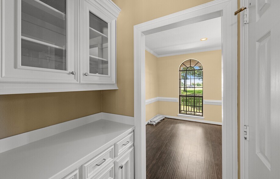 More Photos Of 20240 Cypress Rosehill Rd, Tomball Office Residential For Lease