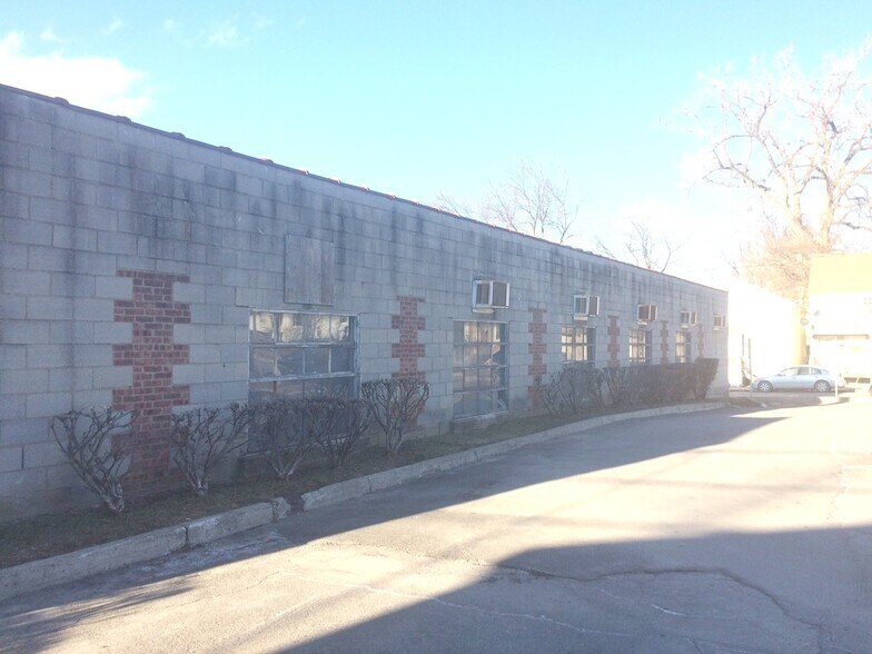 More Photos Of 517-519 Columbia St, Hudson Showroom For Sale