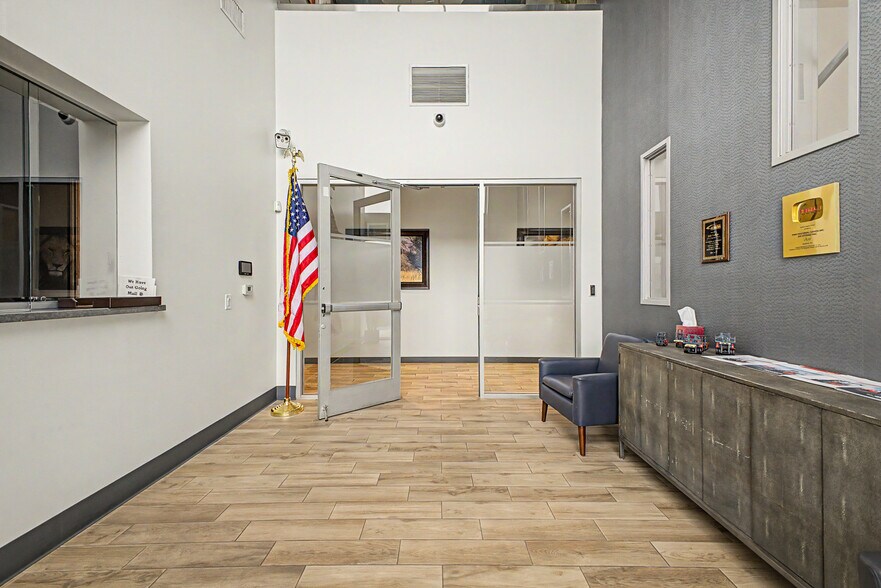 More Photos Of 230 N 48th Ave, Phoenix Manufacturing For Lease