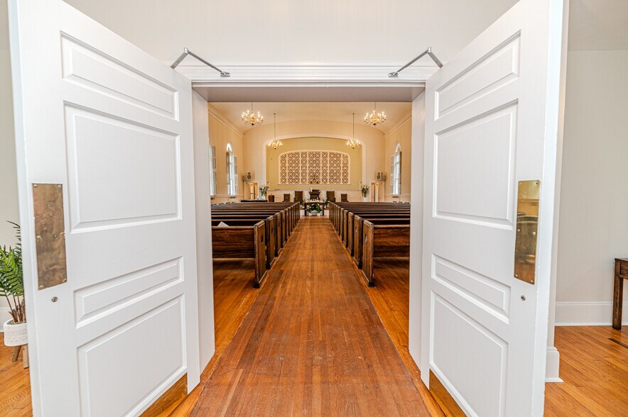 More Photos Of 211 Main st, Broadway Religious Facility For Sale