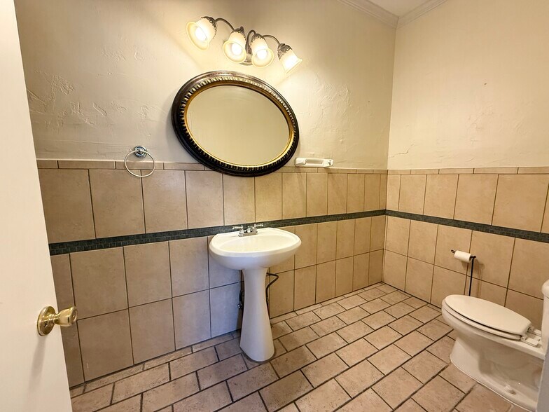 More Photos Of 2201 N Classen Blvd, Oklahoma City Office For Lease