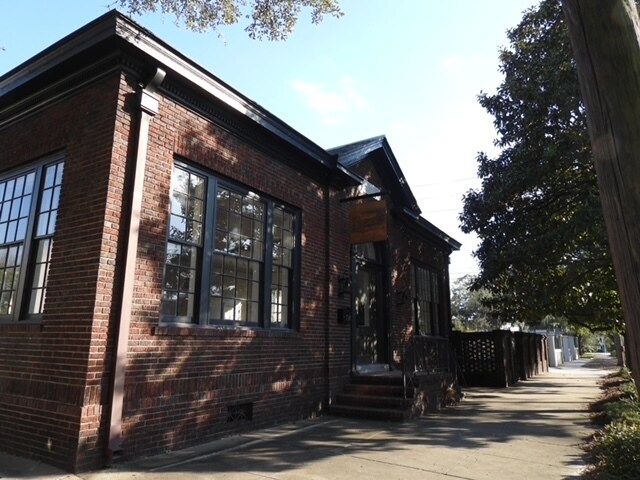 More Photos Of 134 Houston St, Savannah Freestanding For Lease
