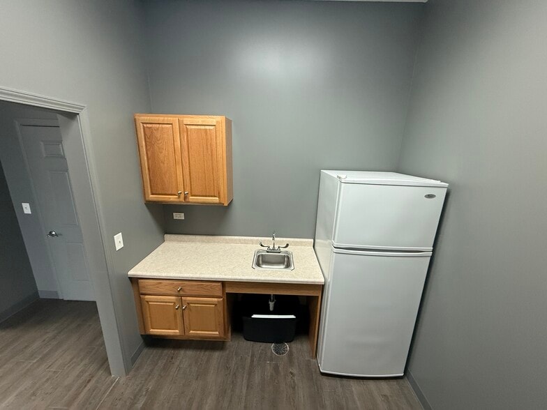 More Photos Of 83 Templeton Dr, Oswego Office For Lease
