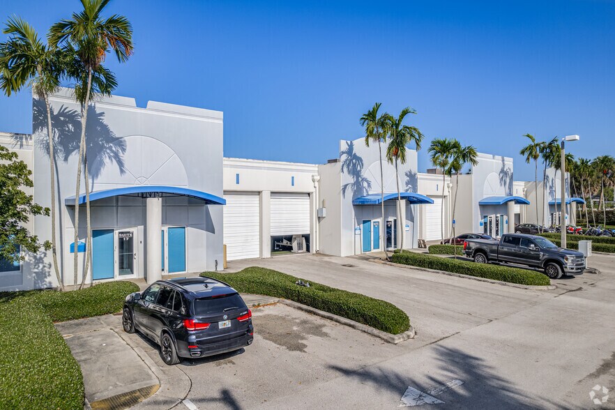 More Photos Of 6855 Lyons Technology Cir, Coconut Creek Warehouse For Lease