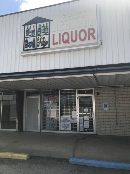 More Photos Of 1100 Main St, East Bernard Storefront For Lease