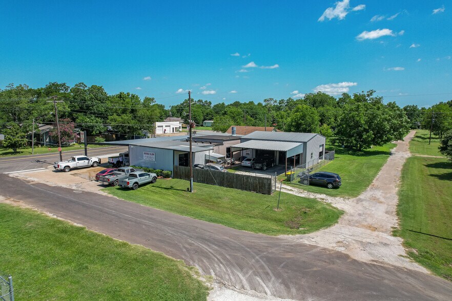 More Photos Of 418 S Commerce St, Bremond Auto Repair For Sale