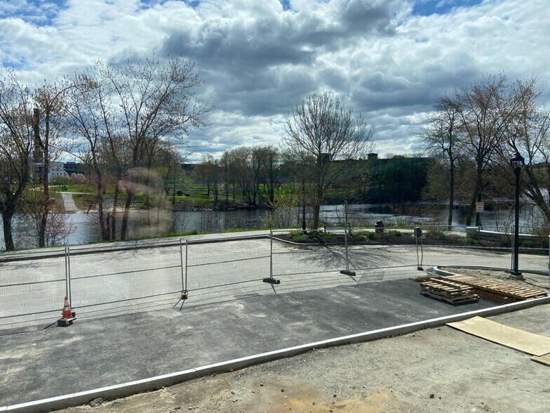 More Photos Of 186 Main Street, Auburn Apartments For Lease