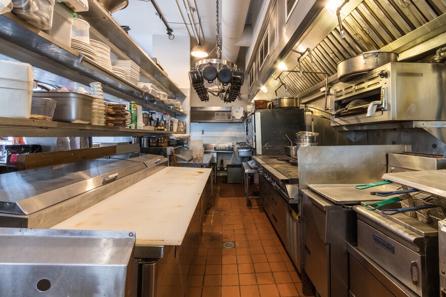 More Photos Of 800 Greenwich St, San Francisco Storefront Retail Residential For Lease