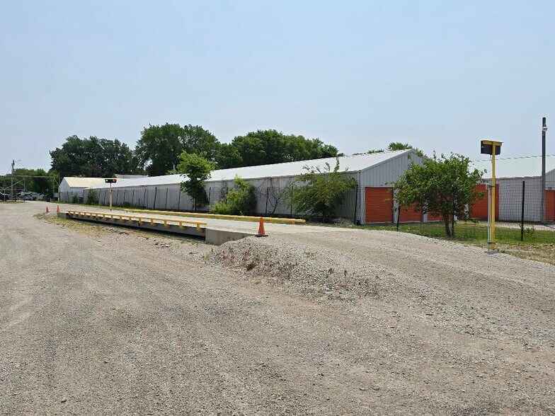 More Photos Of 808 W Walnut St, Fairbury Industrial For Sale