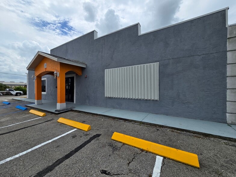 More Photos Of 3696 Dr Martin Luther King Jr Blvd, Fort Myers Freestanding For Lease