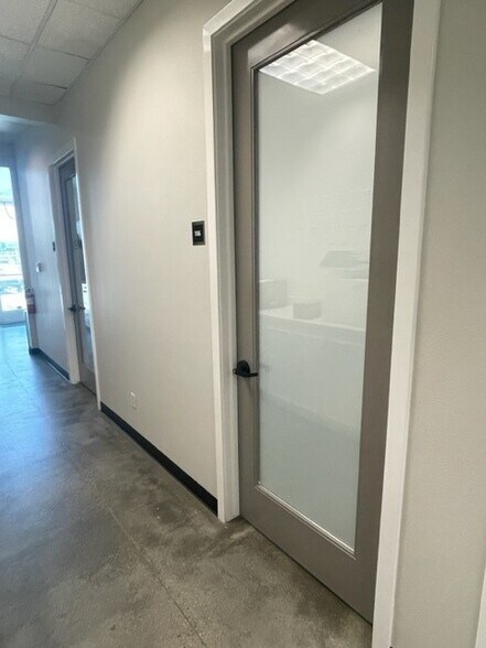 More Photos Of 28009 Smyth Dr, Santa Clarita Office For Lease
