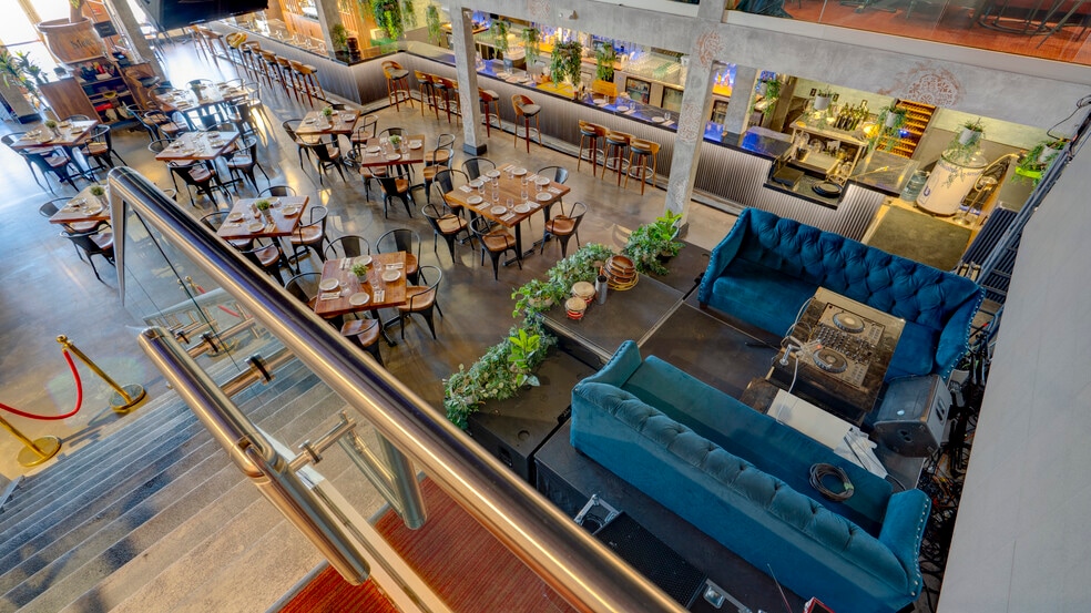 More Photos Of Restaurant, Miami Freestanding For Lease