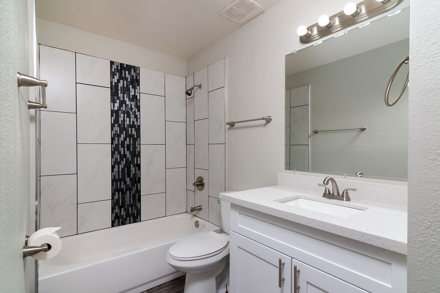 More Photos Of 515 W Pebble Beach Dr, Tempe Specialty For Sale