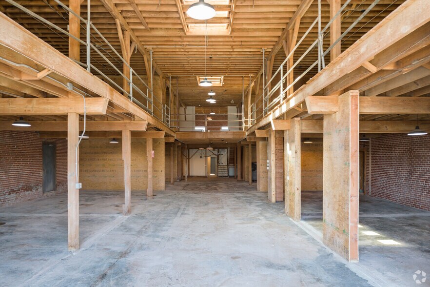 More Photos Of 1419 W 24th St, Los Angeles Warehouse For Sale