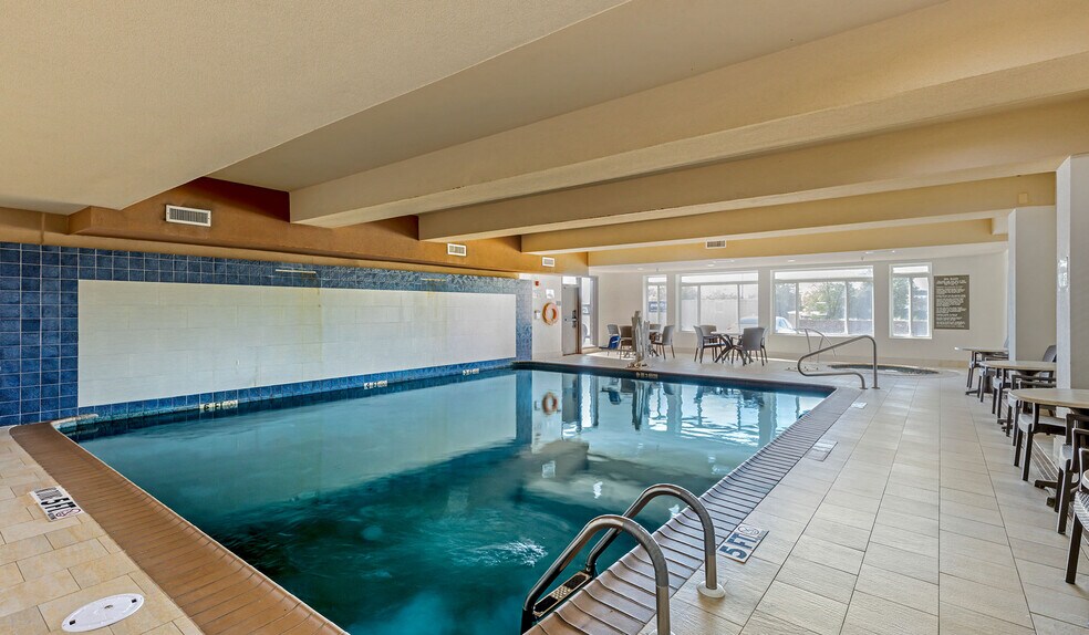 More Photos Of 810 Interstate 35 N, Waco Hotel For Sale