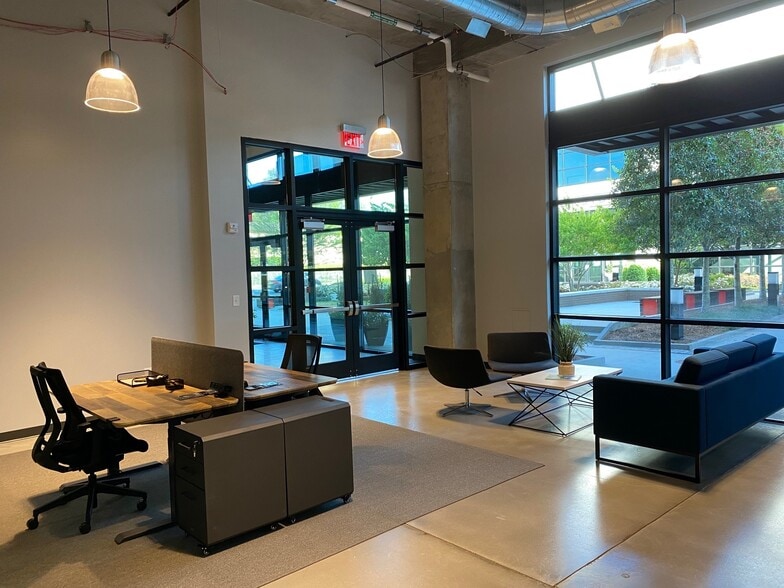 More Photos Of 5170 Peachtree Rd, Chamblee Office For Lease