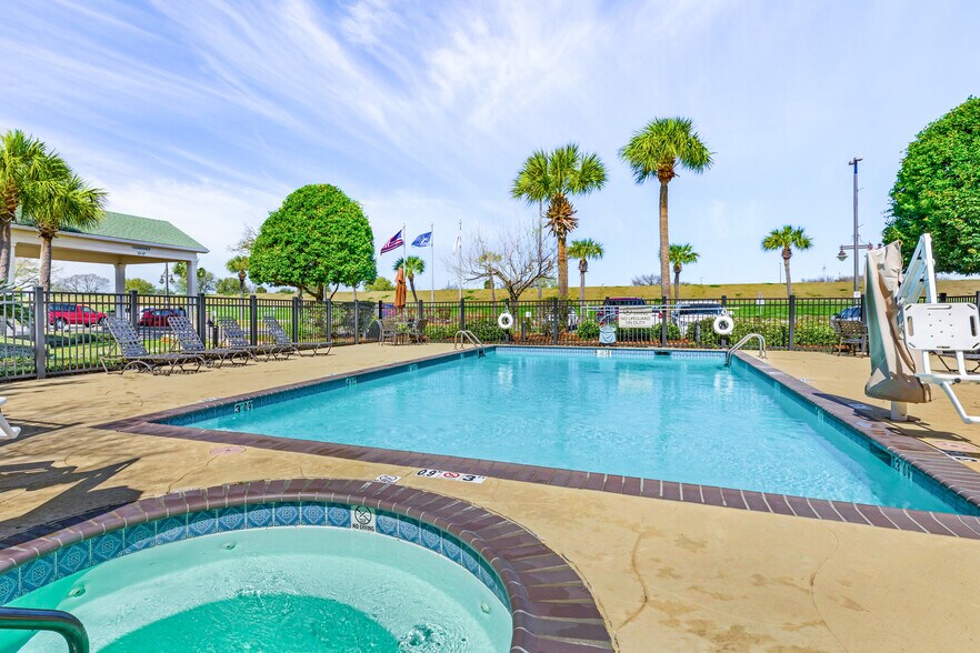 More Photos Of 4535 Williams Blvd, Kenner Hotel For Sale