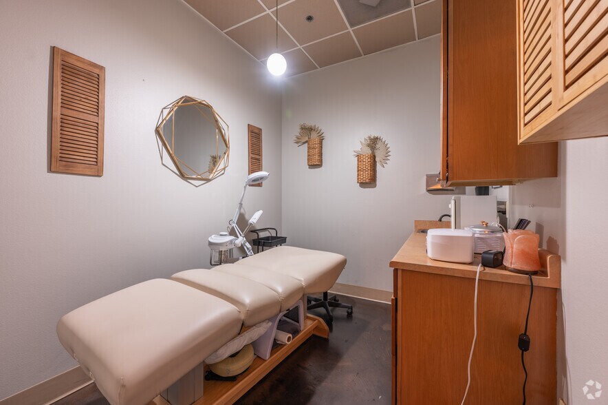 More Photos Of 55 S Valle Verde Dr, Henderson Storefront For Lease