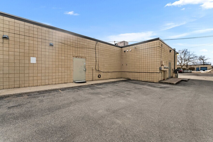 More Photos Of 1126-1130 S Garfield Ave, Traverse City Storefront For Sale