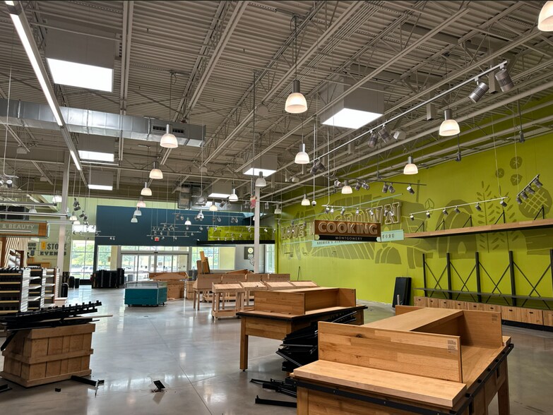 More Photos Of 1450 Taylor Rd, Montgomery Supermarket For Lease