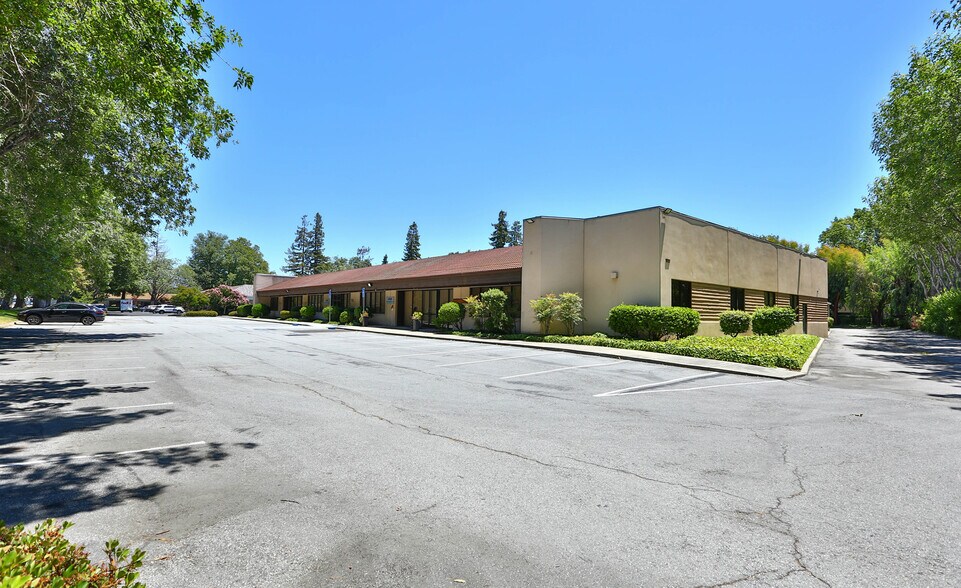 More Photos Of 118-122 Charcot Ave, San Jose Flex For Lease