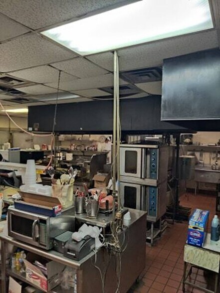 More Photos Of 5465 Fox Plaza Dr, Memphis Restaurant For Lease