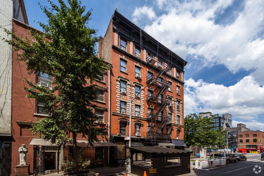 Primary Photo Of 156 Sullivan St, New York Apartments For Lease