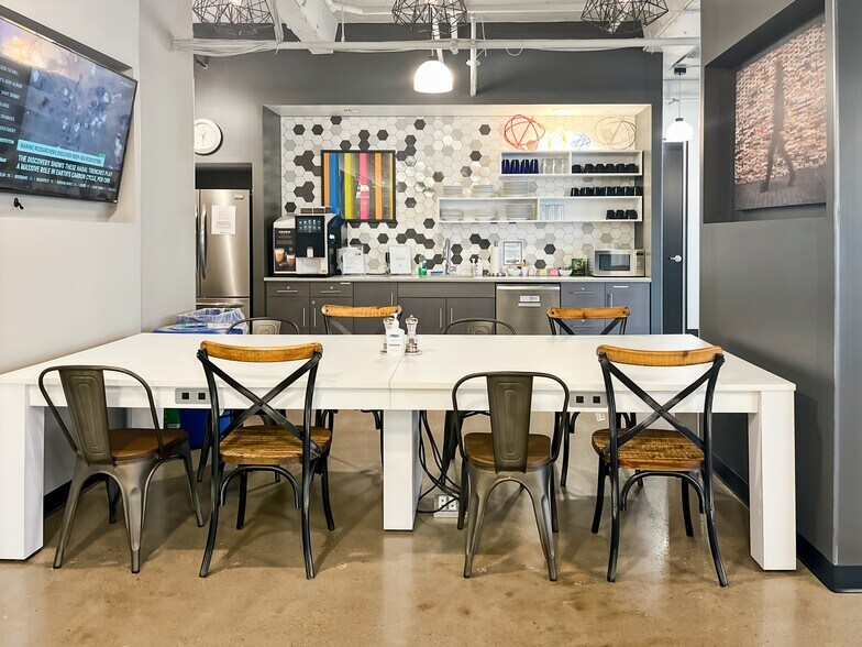 More Photos Of 330 5th Ave SW, Calgary Coworking Space