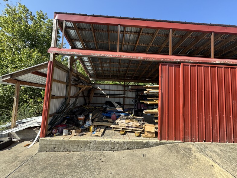 More Photos Of 10535 Highway 53 W, Talking Rock Service For Sale