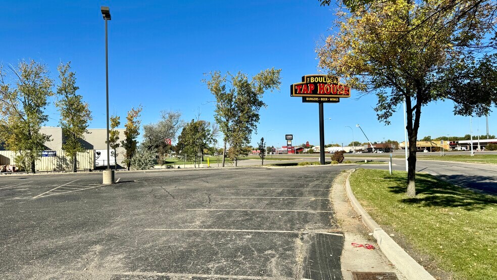 More Photos Of 3333 Hwy 10 E, Moorhead Restaurant For Lease
