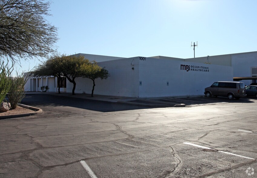 Primary Photo Of 1001 E Palmdale St, Tucson Medical For Sale