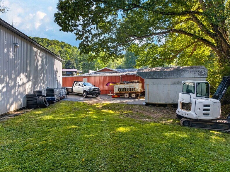 More Photos Of 4925 Hooper Hwy, Cosby Flex For Sale