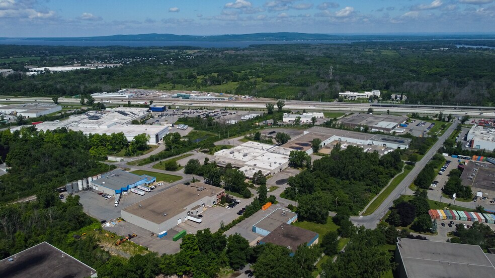 More Photos Of 650 Av Lee, Baie-d'Urfé Warehouse For Lease