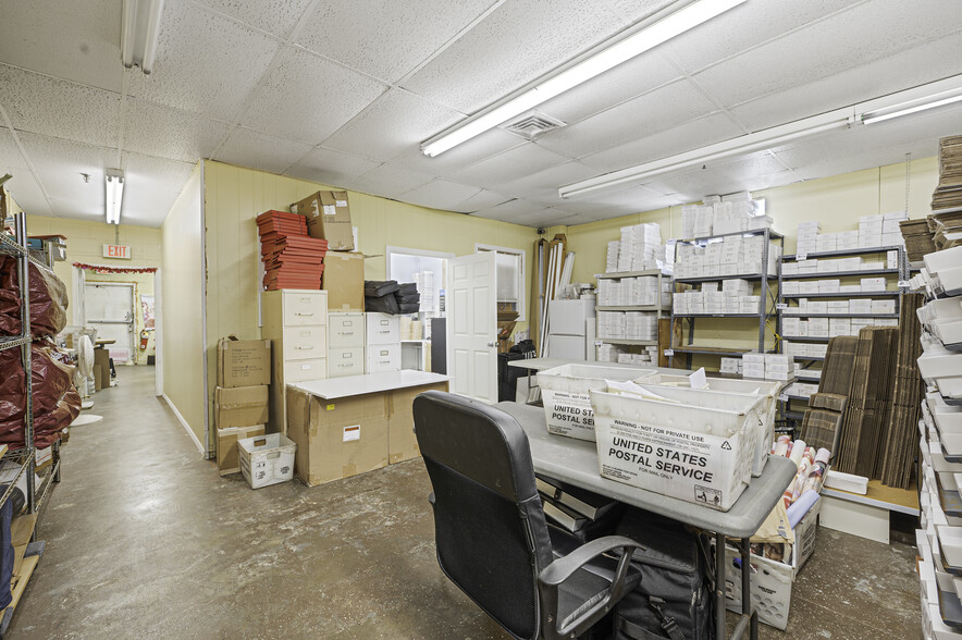 More Photos Of 27 Hanse Ave, Freeport Manufacturing For Sale