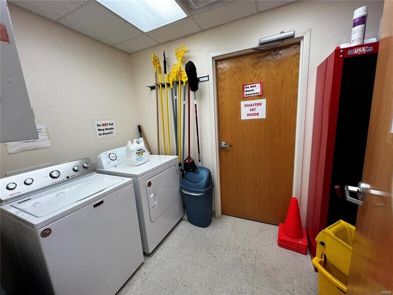 More Photos Of 19788 Sackett Ln, Waynesville Office For Sale