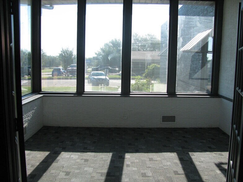 More Photos Of 1002 W Gore Blvd, Lawton Office For Sale