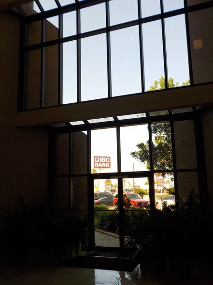 More Photos Of 3700 N 10th St, McAllen Office For Lease