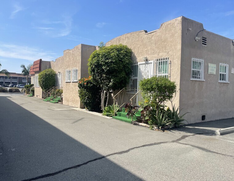 More Photos Of 219 W Manchester Blvd, Inglewood Office For Sale