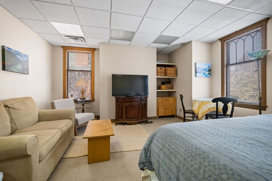 More Photos Of 1337 Virginia St, Charleston Office For Sale