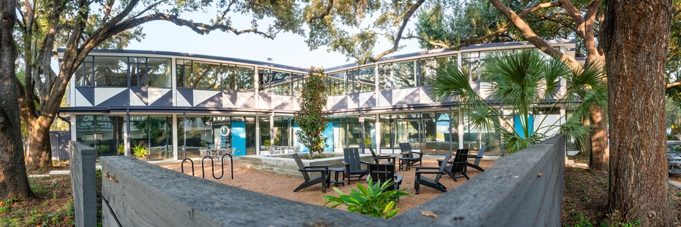 More Photos Of 4900-4912 Travis St, Houston Loft Creative Space For Lease