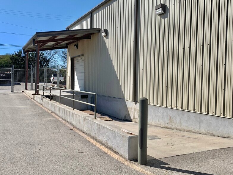 More Photos Of 15002 Tradesman, San Antonio Warehouse For Lease
