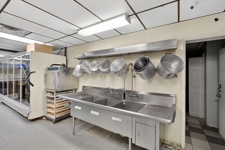 More Photos Of 4040 US Highway 27 S, Sebring Restaurant For Sale