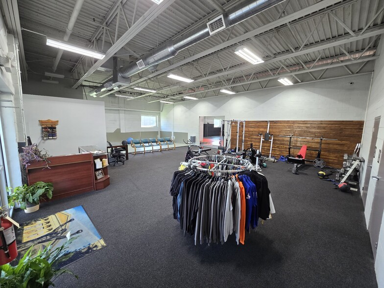More Photos Of 1020 Industrial Blvd, Southampton Warehouse For Lease