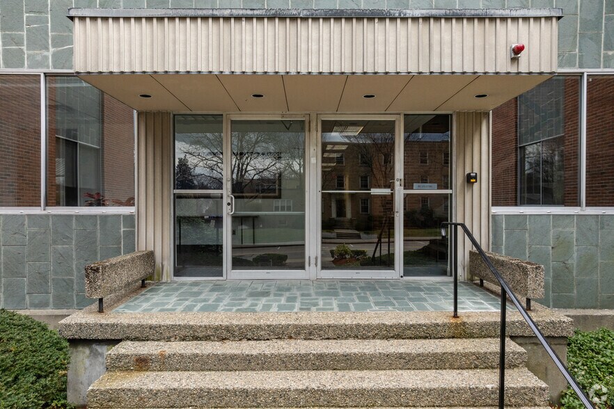 More Photos Of 40 Washington St, Wellesley Office For Lease