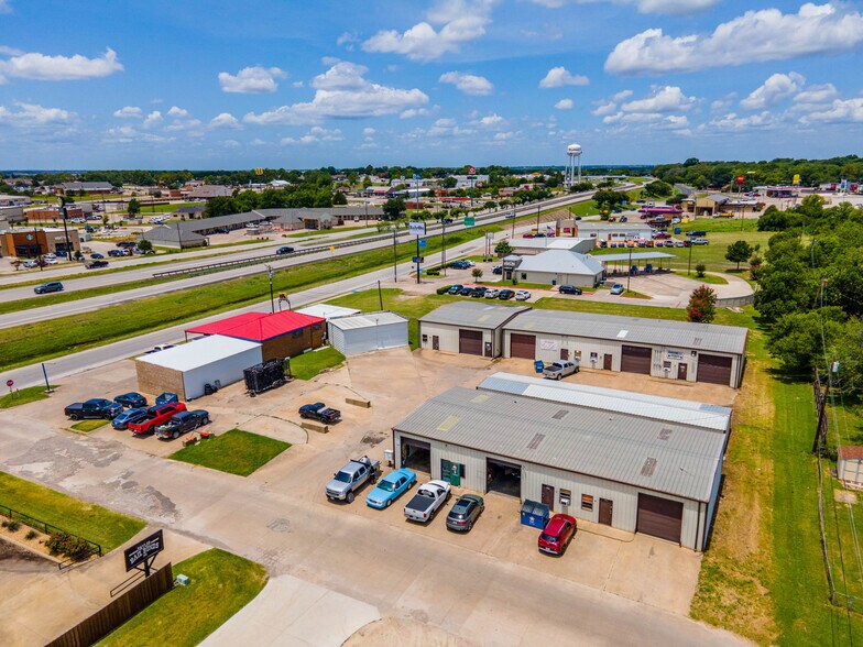 More Photos Of 2000 Front St, Kaufman Warehouse For Lease